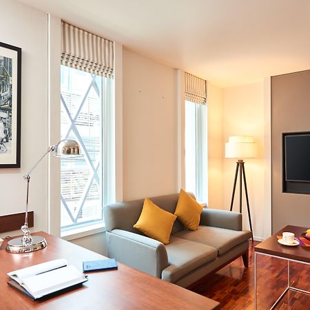 Triple Two Silom Hotell Bangkok Eksteriør bilde