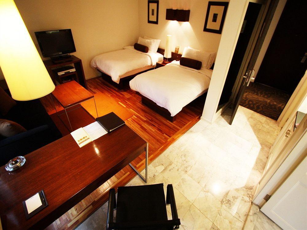Triple Two Silom Hotell Bangkok Eksteriør bilde