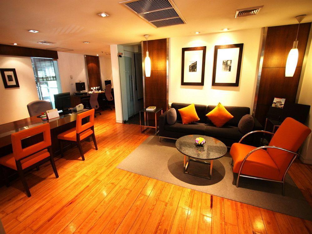 Triple Two Silom Hotell Bangkok Eksteriør bilde