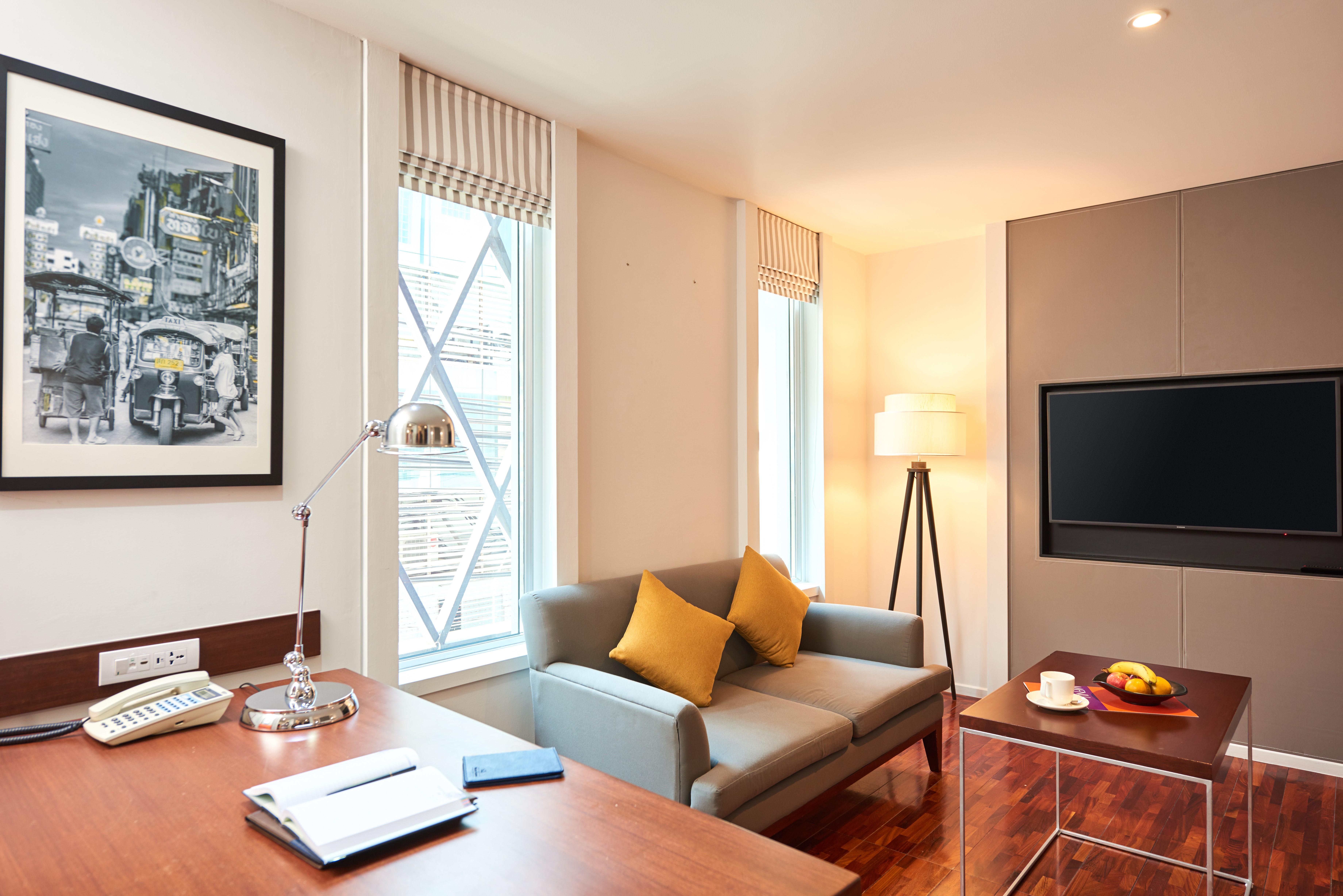 Triple Two Silom Hotell Bangkok Eksteriør bilde