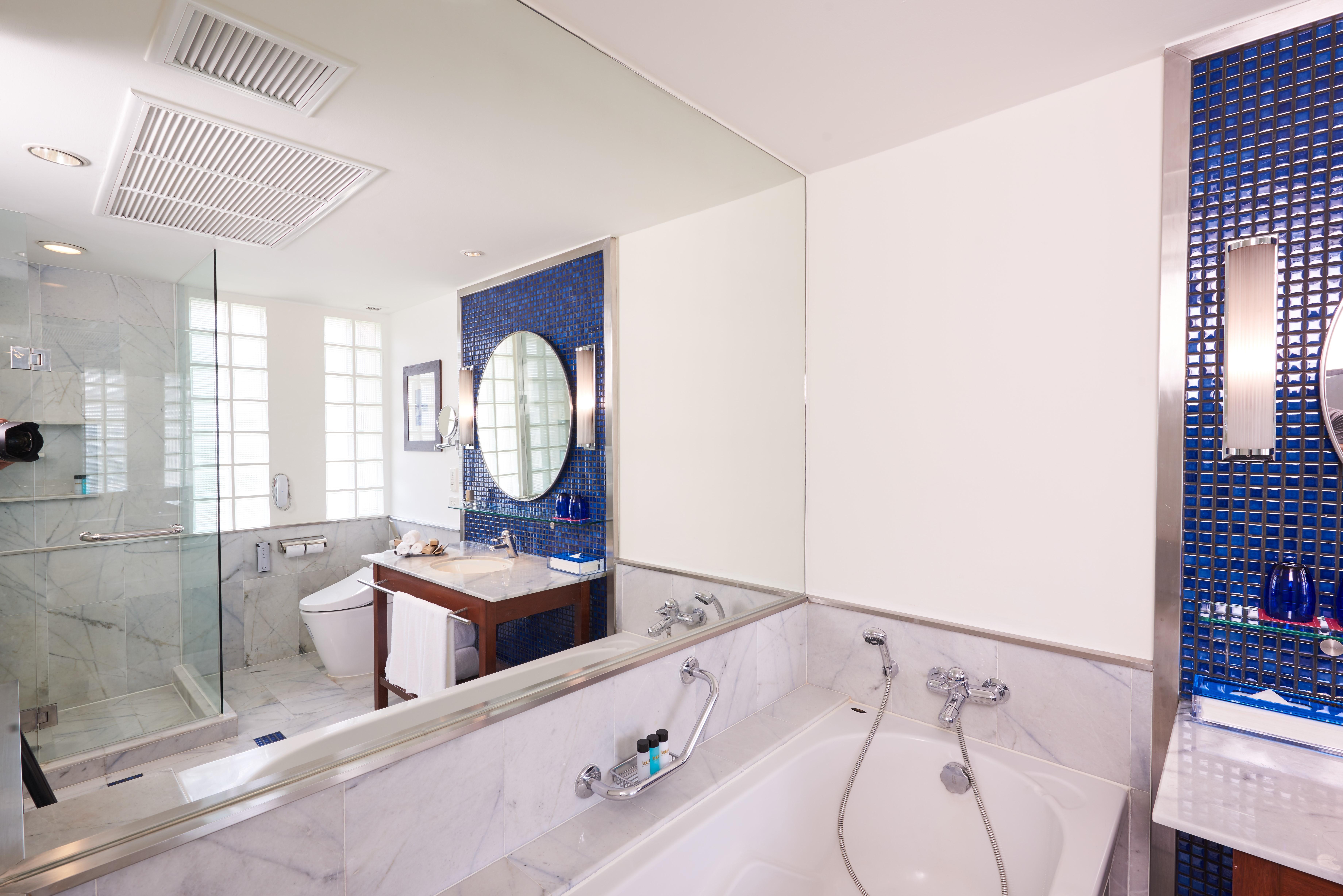 Triple Two Silom Hotell Bangkok Eksteriør bilde