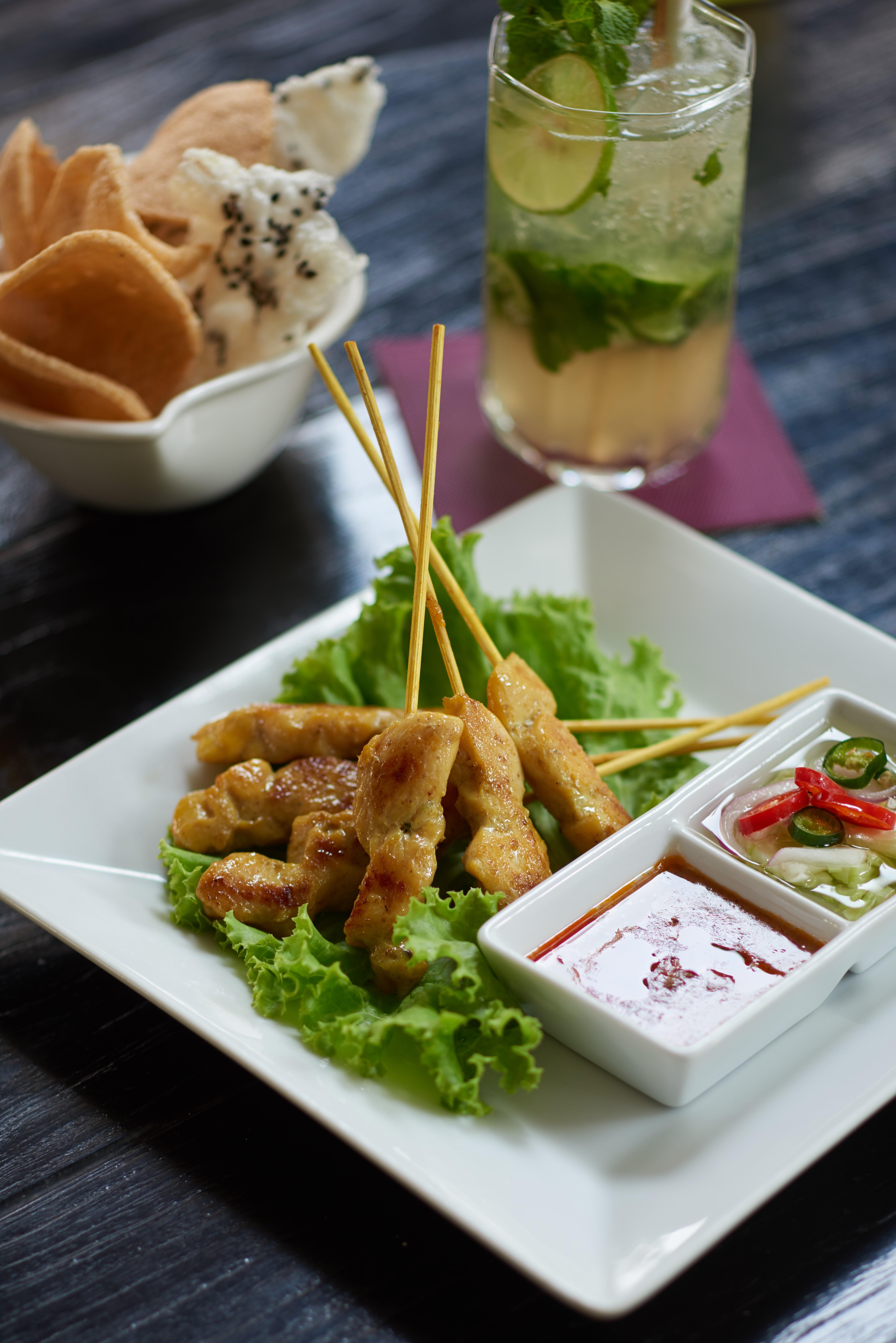 Triple Two Silom Hotell Bangkok Eksteriør bilde