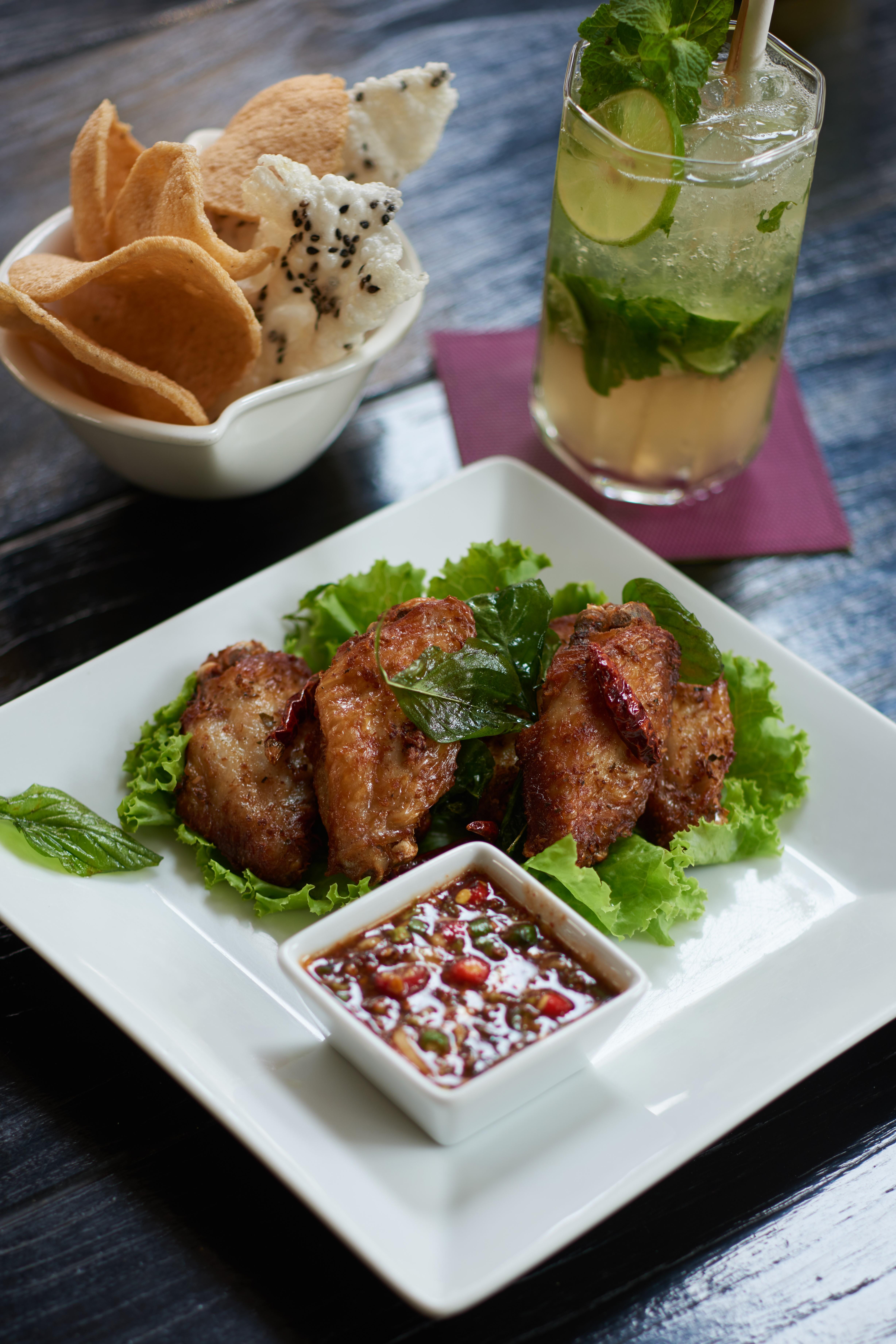 Triple Two Silom Hotell Bangkok Eksteriør bilde