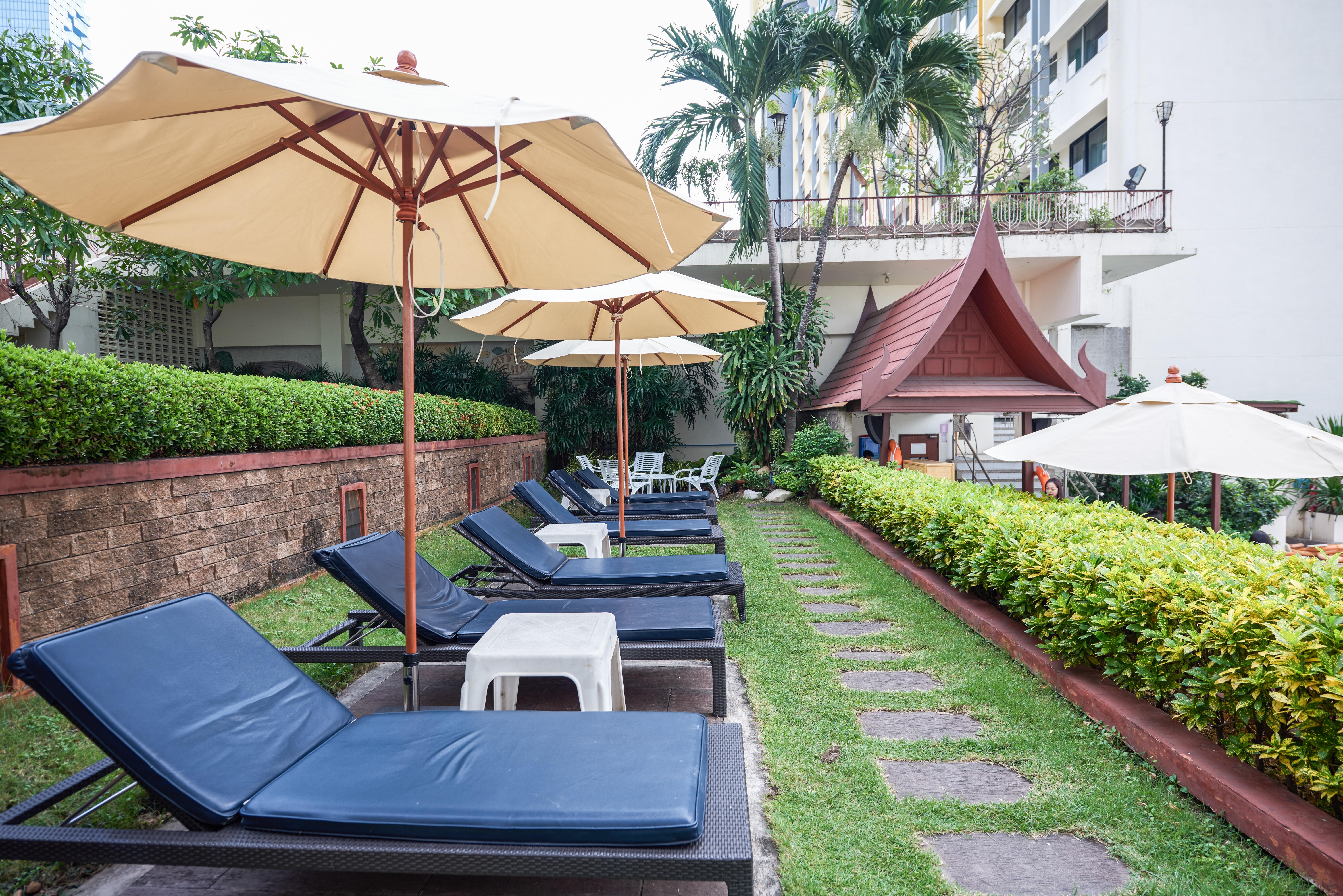 Triple Two Silom Hotell Bangkok Eksteriør bilde