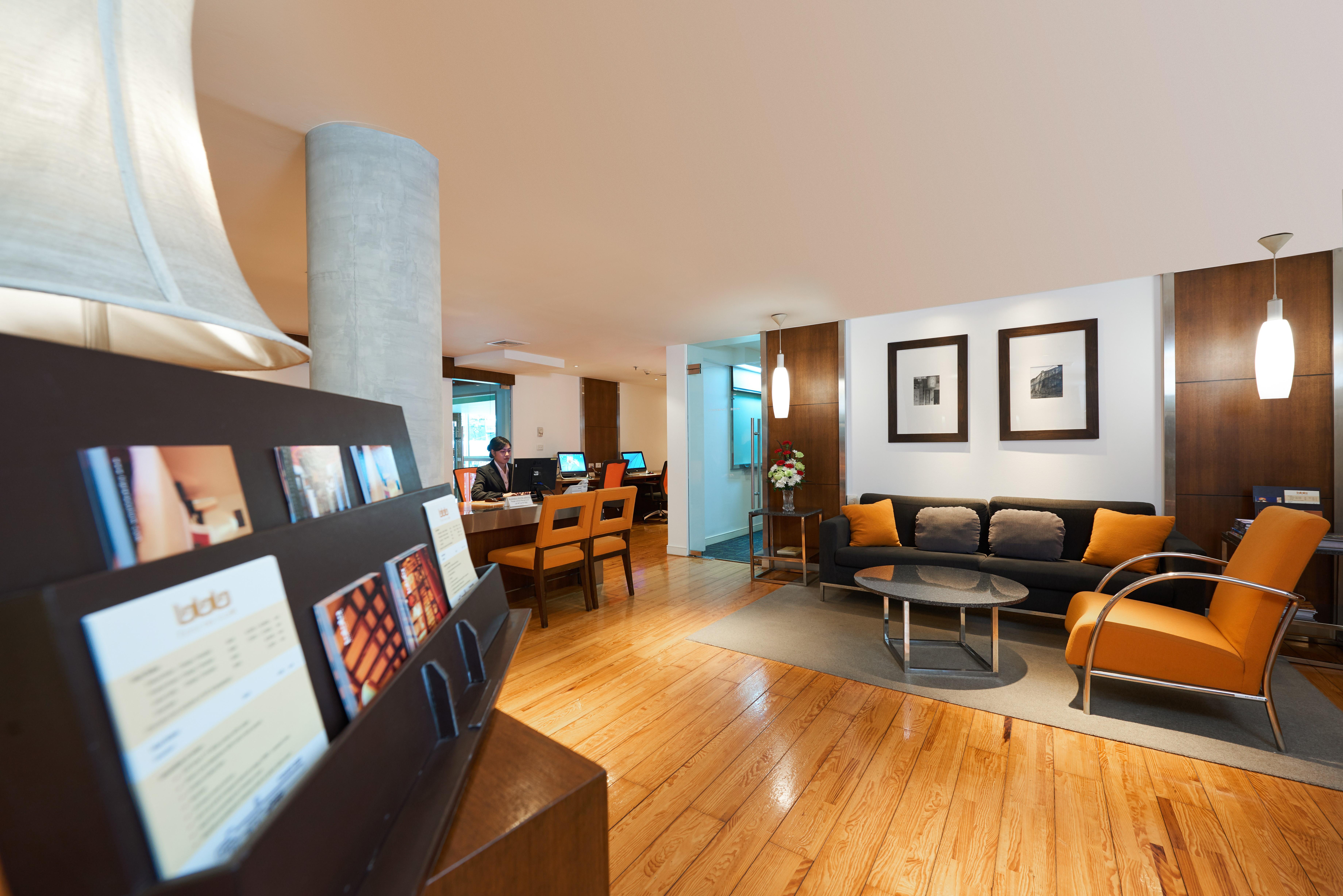 Triple Two Silom Hotell Bangkok Eksteriør bilde