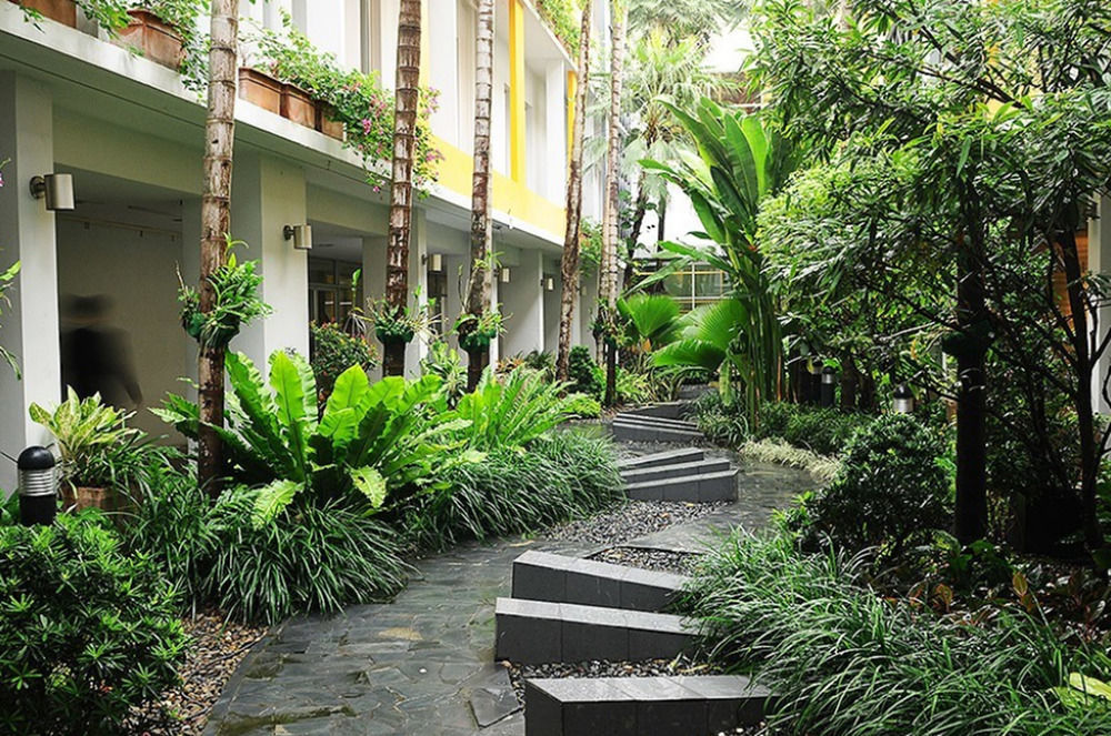 Triple Two Silom Hotell Bangkok Eksteriør bilde