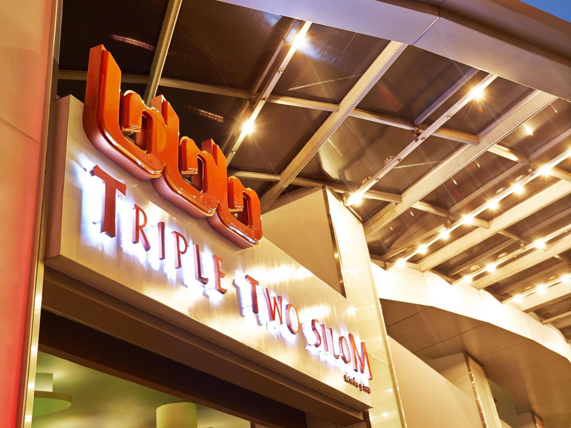 Triple Two Silom Hotell Bangkok Eksteriør bilde
