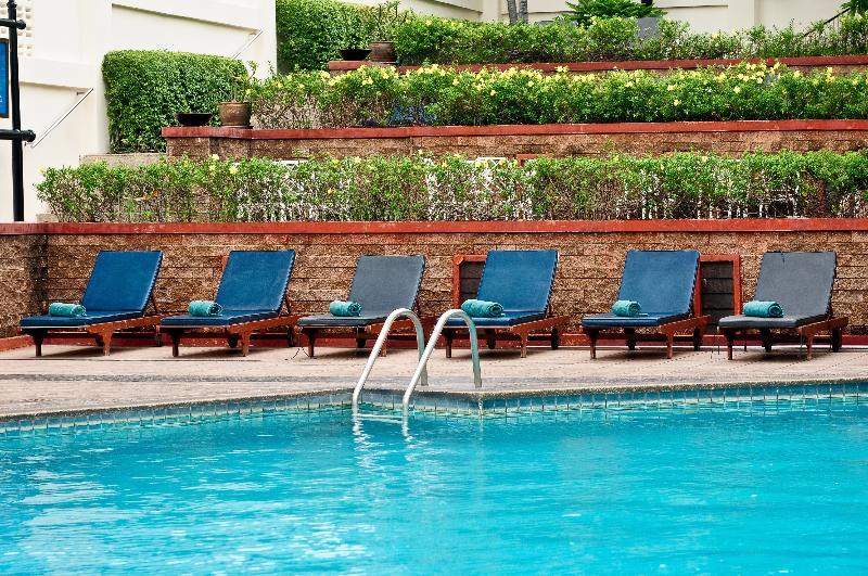 Triple Two Silom Hotell Bangkok Eksteriør bilde
