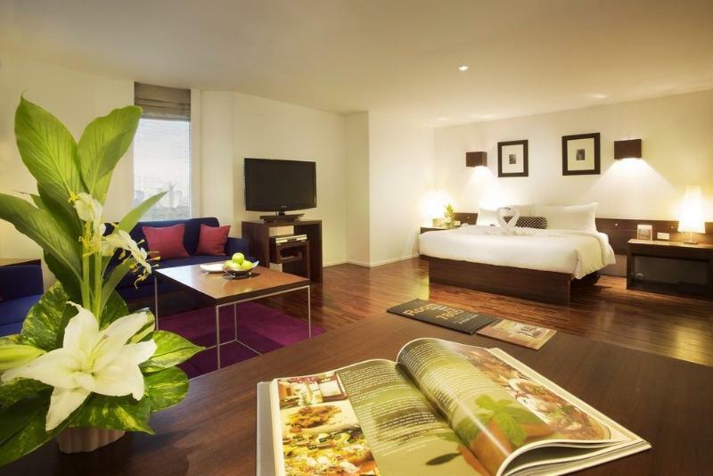 Triple Two Silom Hotell Bangkok Eksteriør bilde