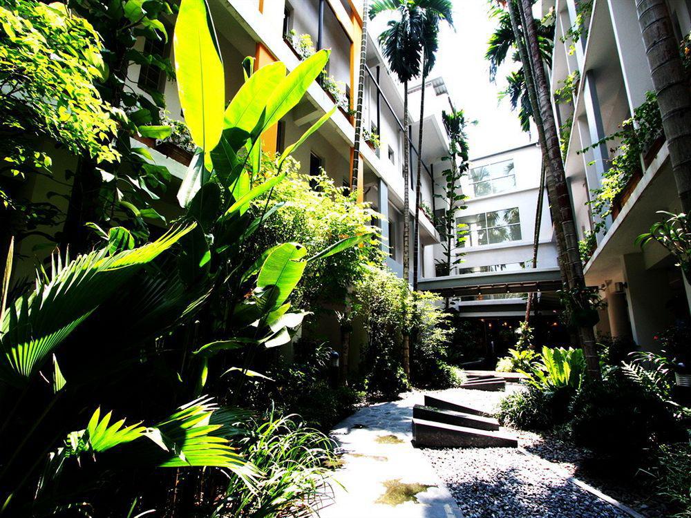 Triple Two Silom Hotell Bangkok Eksteriør bilde